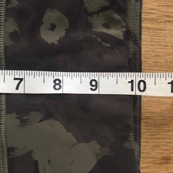 Vuori Green (Camo-ish Print) Leggings with pocket - Picture 6 of 7